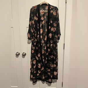 Torrid Black Floral Kimono with Velvet Trim Size 1/2